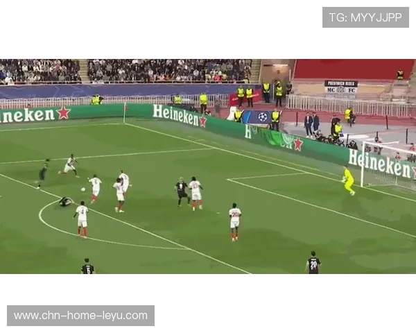 摩纳哥连续射门形成包围