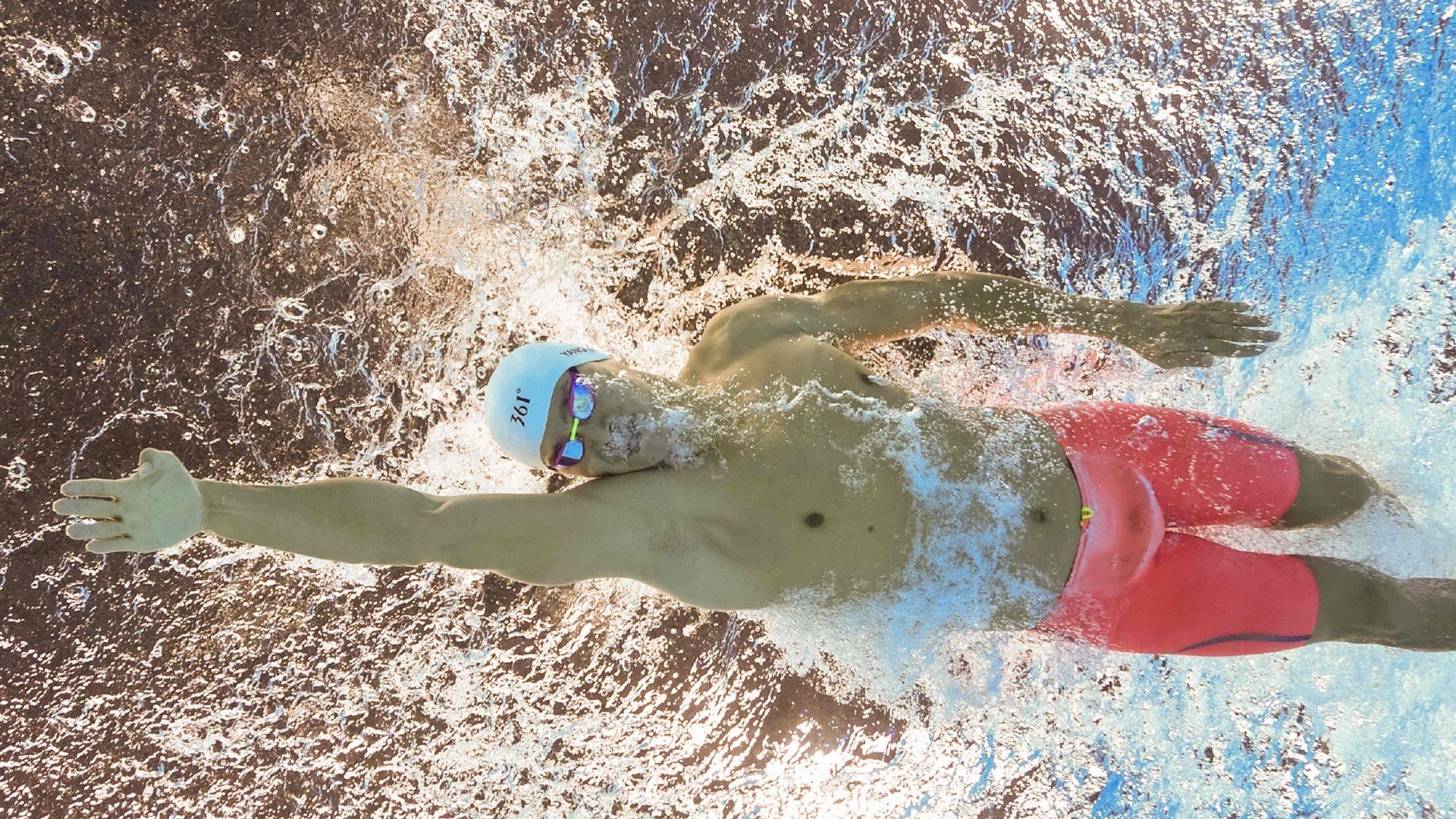 “马丁·高尔西:美洲狮队的未来领袖,展现橄榄球全能技艺”